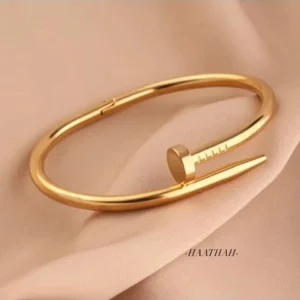 Classic Nail-Inspired Gold Bangle