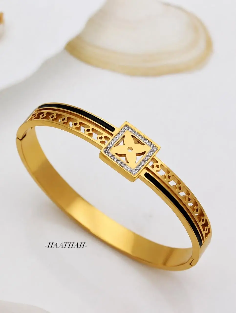 A touch of timeless elegance Bangle