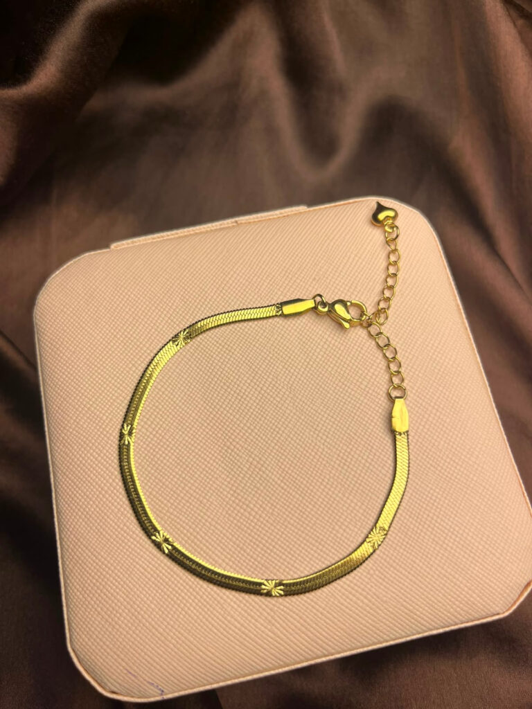 Bracelets 25
