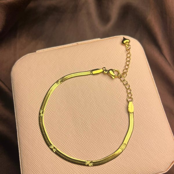 Bracelets 25