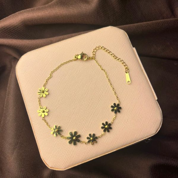 Bracelets 28