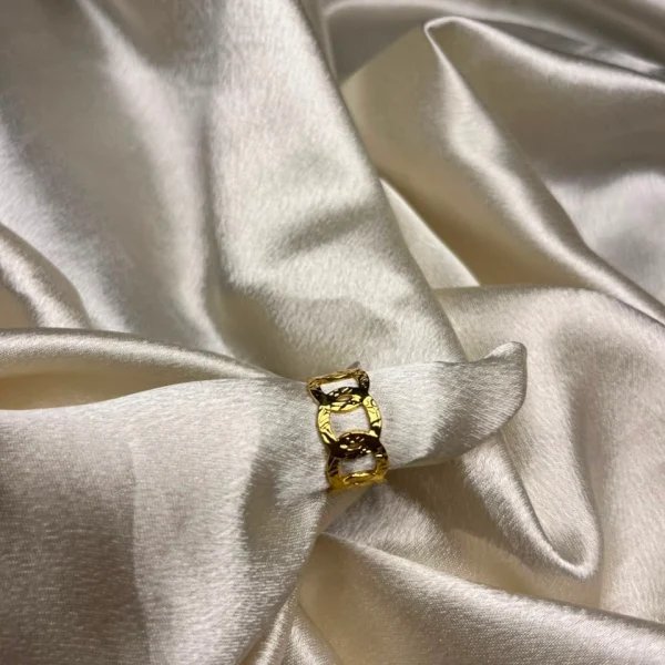 Ring 18
